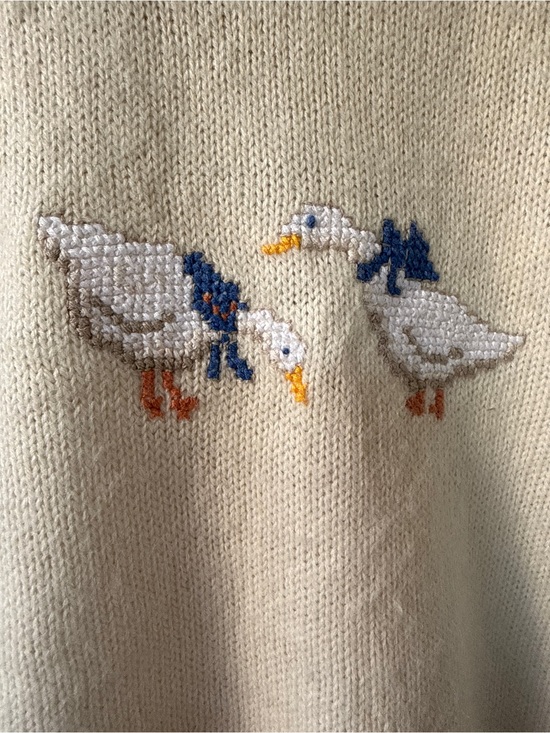 Vintage Sweaters - Vintage Cream Sweater with Blue-Accented Duck Embroidery